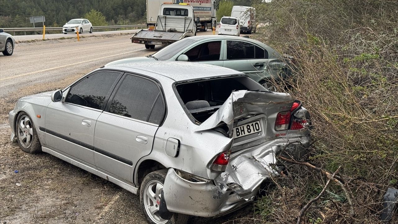 Kastamonu'da Otomobil Kazasında 4 Kişi Yaralandı