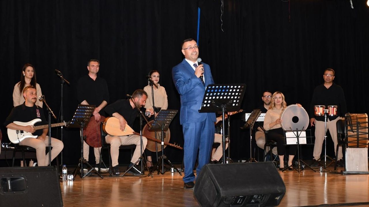 Kayseri'de Adliye Çalışanlarının 'Resen Ritim Topluluğu' Konseri Büyük İlgi Gördü