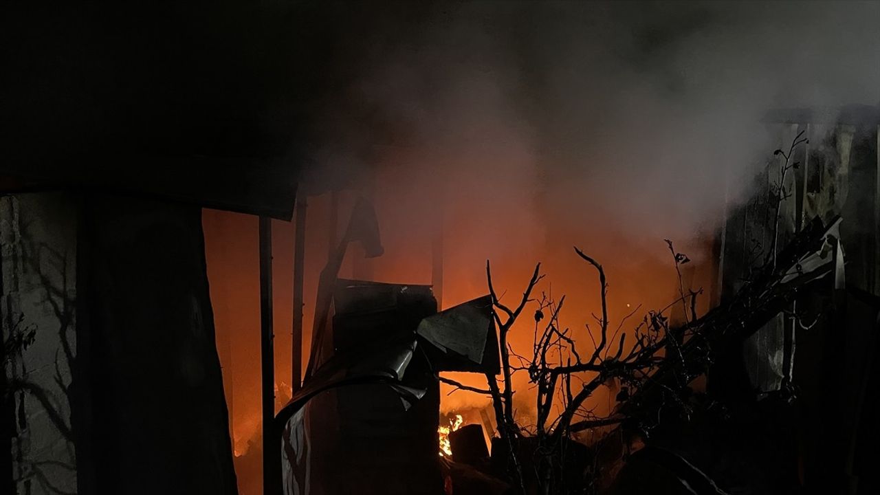 Kayseri'de Prefabrik Evde Çıkan Yangın Kontrol Altına Alındı