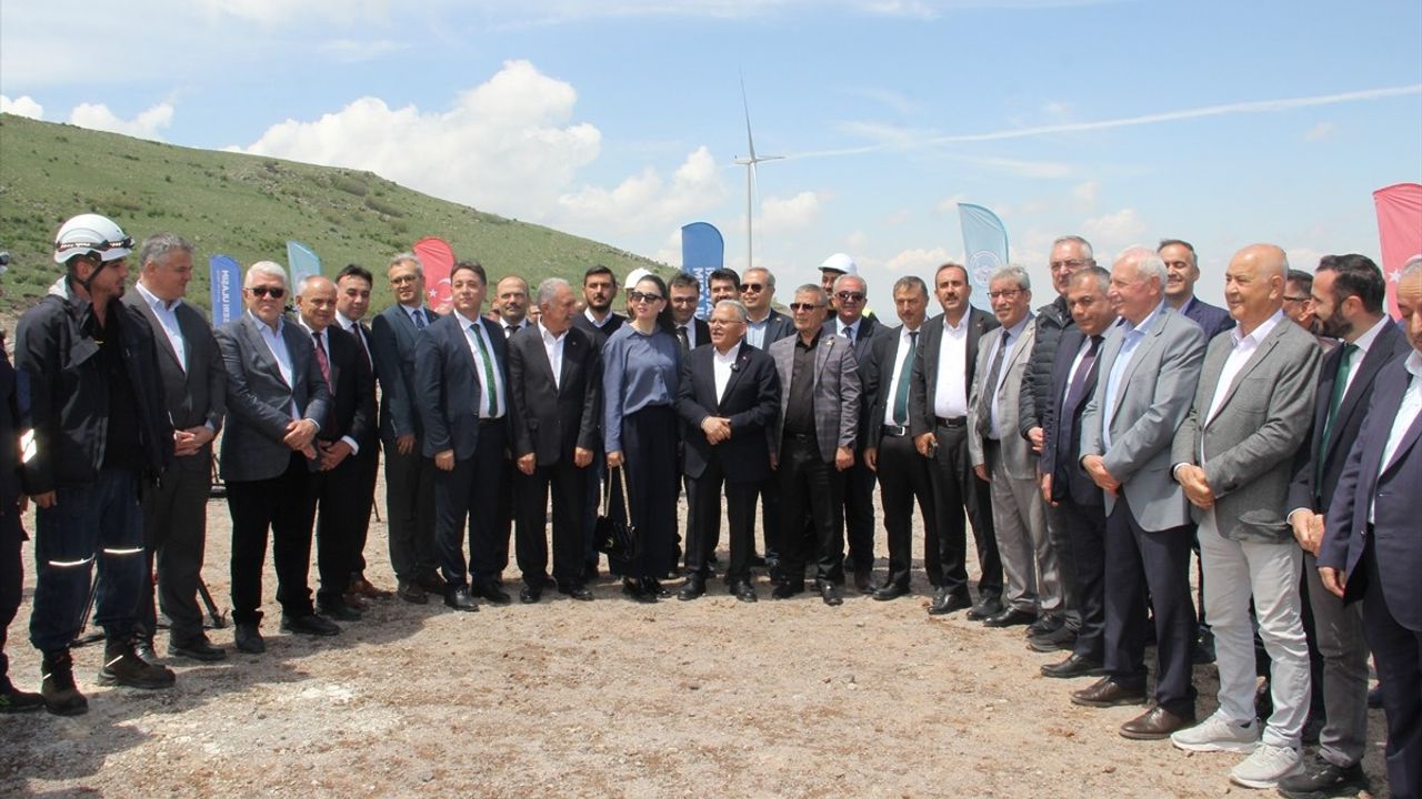 Kayseri'de Rüzgar Enerjisi Santrali Tanıtıldı: Toplu Taşımada Elektrik İhtiyacını Karşılayacak
