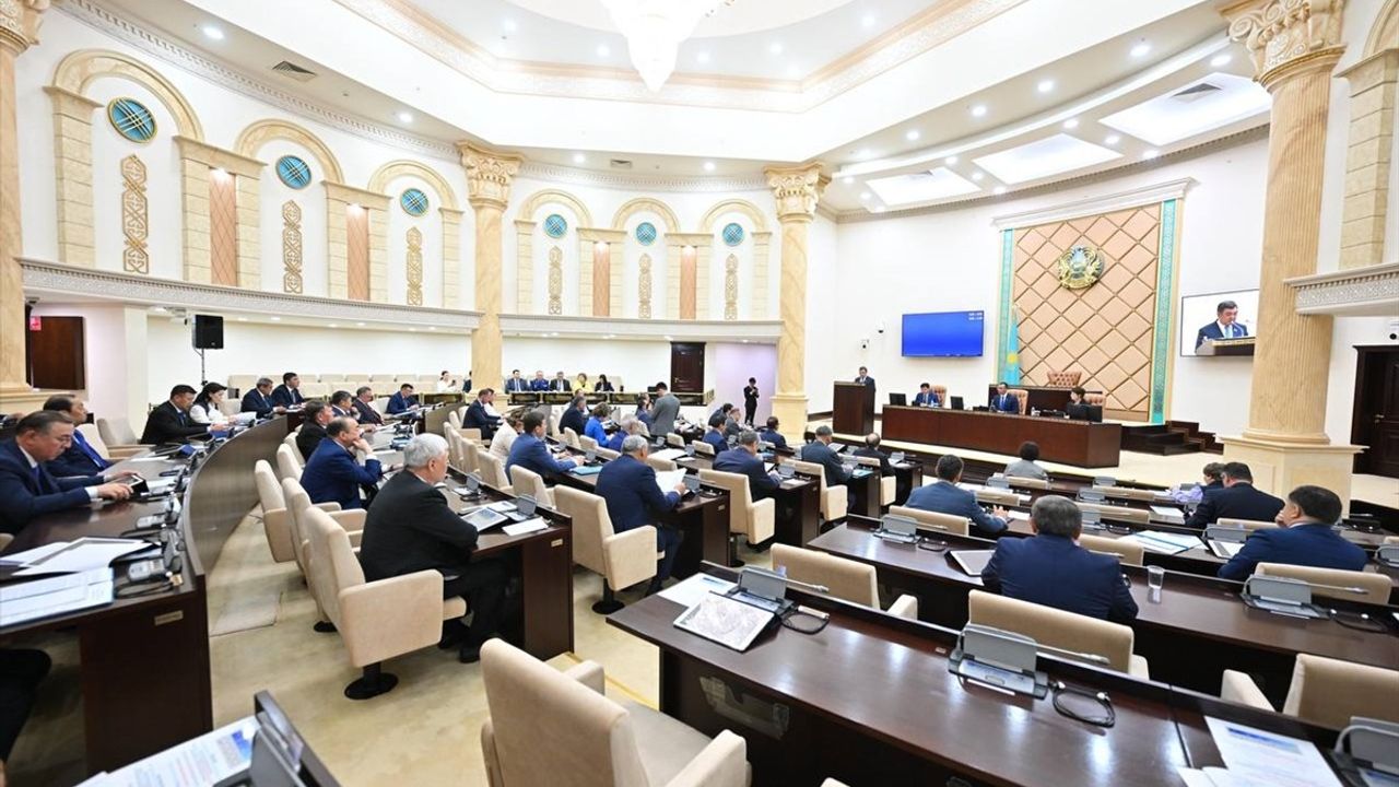 Kazakistan Parlamentosu TDT Kurucu Belgesindeki Değişiklikleri Onayladı