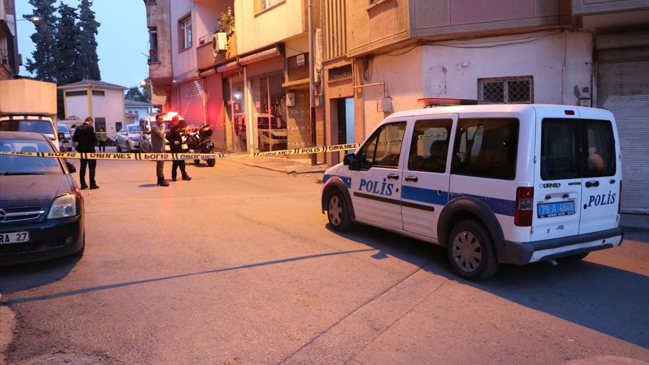 Kilis'te Araç Park Yeri Nedeniyle Silahlı Kavga: Baba-Oğul Yaralandı