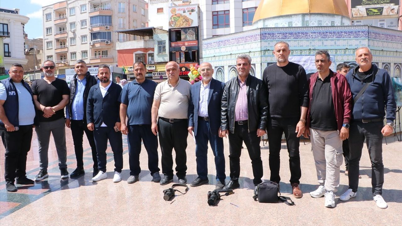 Kilis'te Gazeteciler, İsrail'in Saldırılarını Protesto Etti