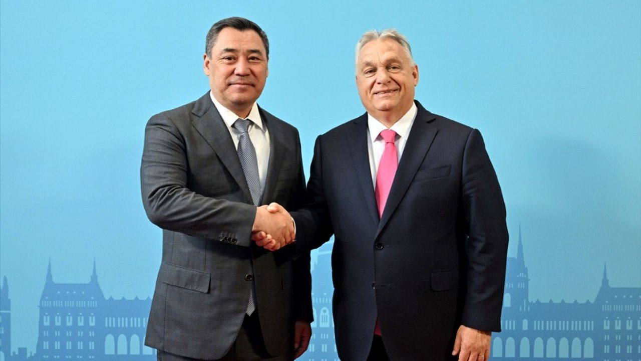 Kırgızistan Cumhurbaşkanı Caparov, Macaristan'ı Türk Dünyası ile AB Arasında Köprü Olarak Tanımladı