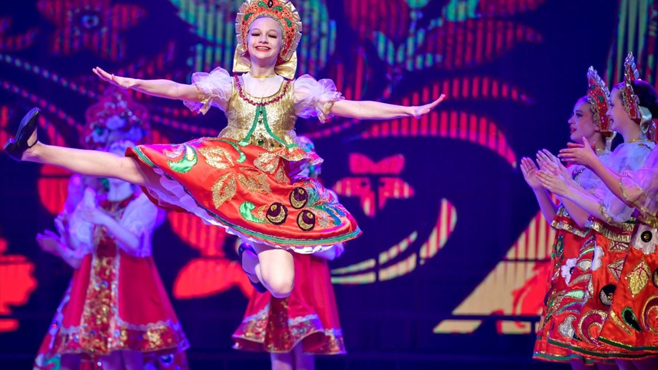 Kırgızistan'da 5. Uluslararası Çocuk Folklor Festivali Başladı