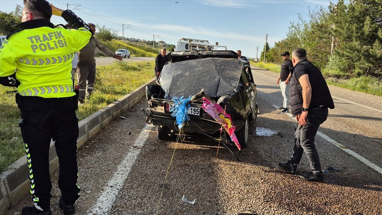 Kırıkkale'de Trafik Kazasında 1 Kişi Hayatını Kaybetti, 2 Kişi Yaralandı