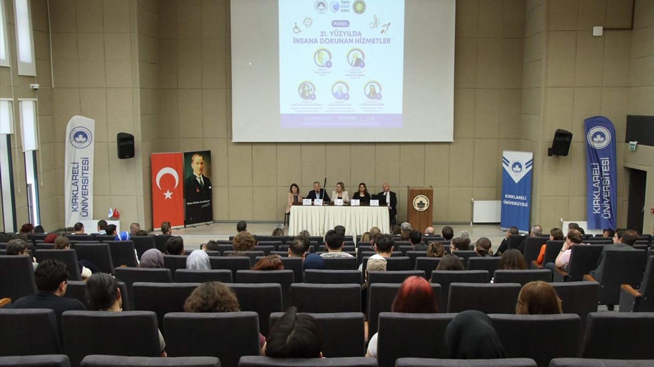 Kırklareli'nde '21. Yüzyılda İnsana Dokunan Hizmetler' Konferansı Gerçekleştirildi