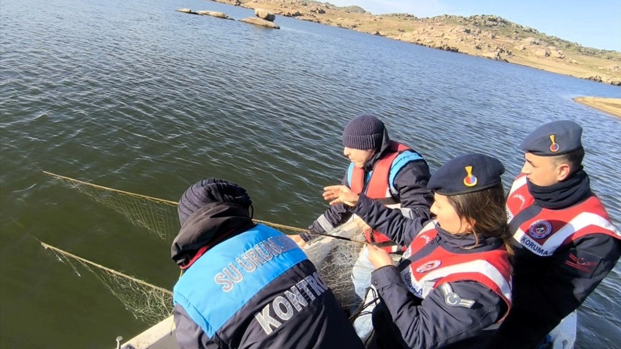 Kırklareli'nde Kaçak Avcılıkla Mücadele: Baraj Göle Serilen Ağ Ele Geçirildi