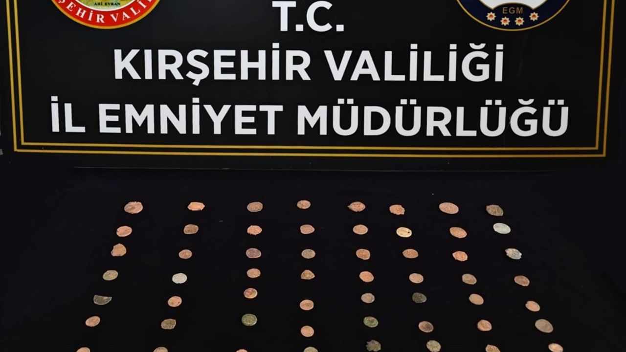 Kırşehir'de Kaçak Tarihi Eser Operasyonu: 151 Obje Ele Geçirildi