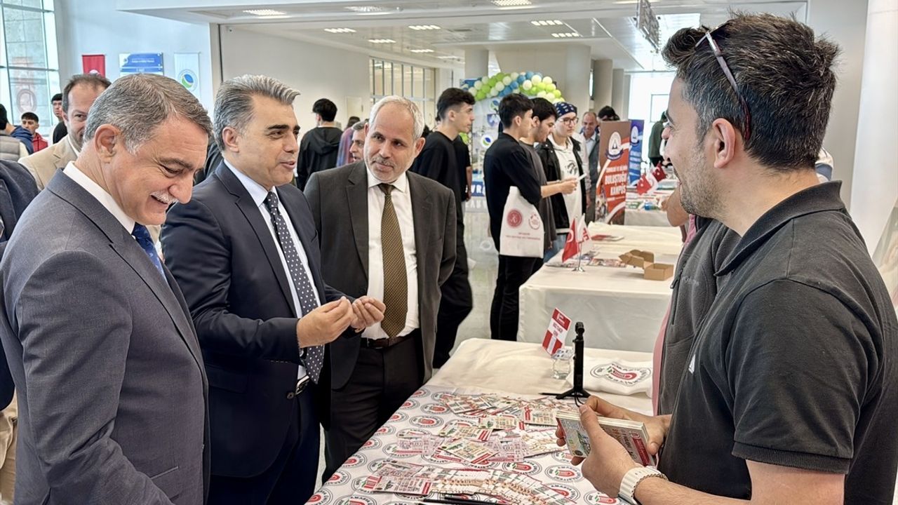 Kırşehir'de Üniversite Tanıtım Fuarı Gerçekleştirildi