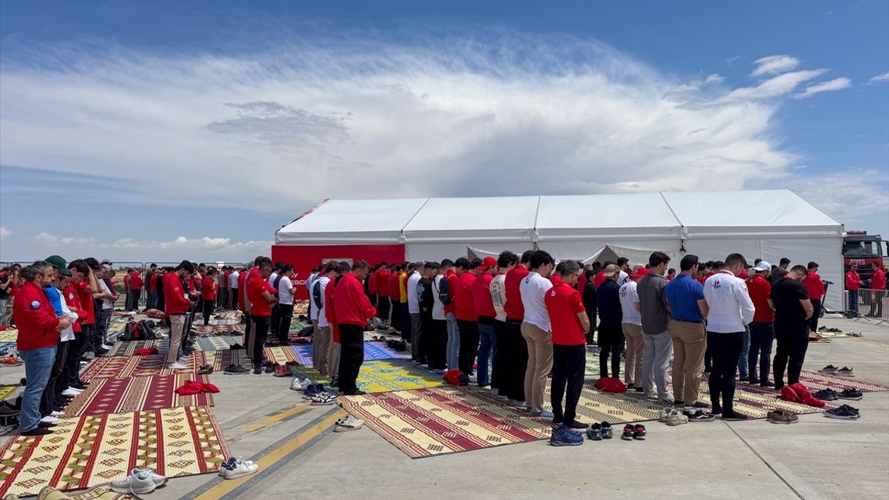 KKTC'deki TEKNOFEST Cuma Hutbesinde Bilim ve Teknolojinin Önemi Vurgulandı