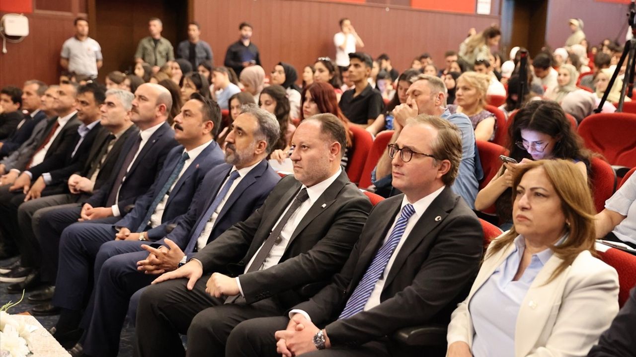 KKTC Meclis Başkanı Ziya Öztürkler Mardin'de 'Mavi Vatan ve Kıbrıs' Konferansında Konuştu