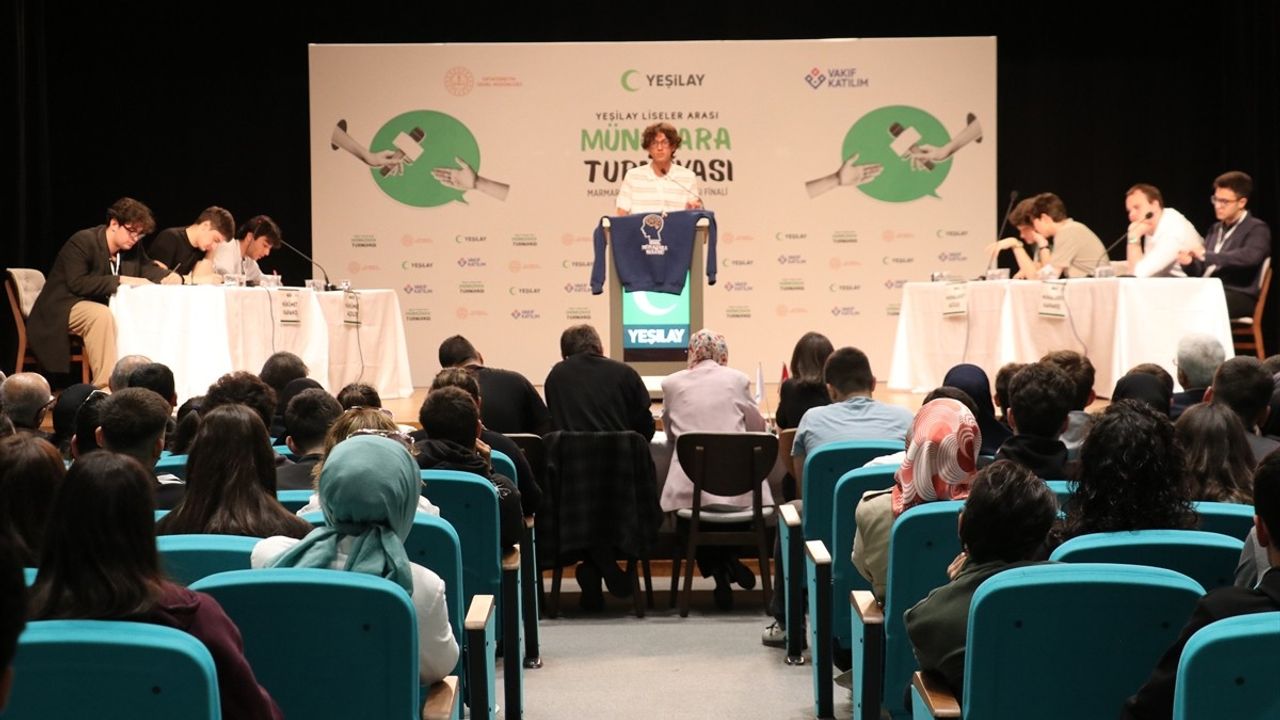 Kocaeli'de Yeşilay Liseler Arası Münazara Turnuvası Bölge Finali Gerçekleşti