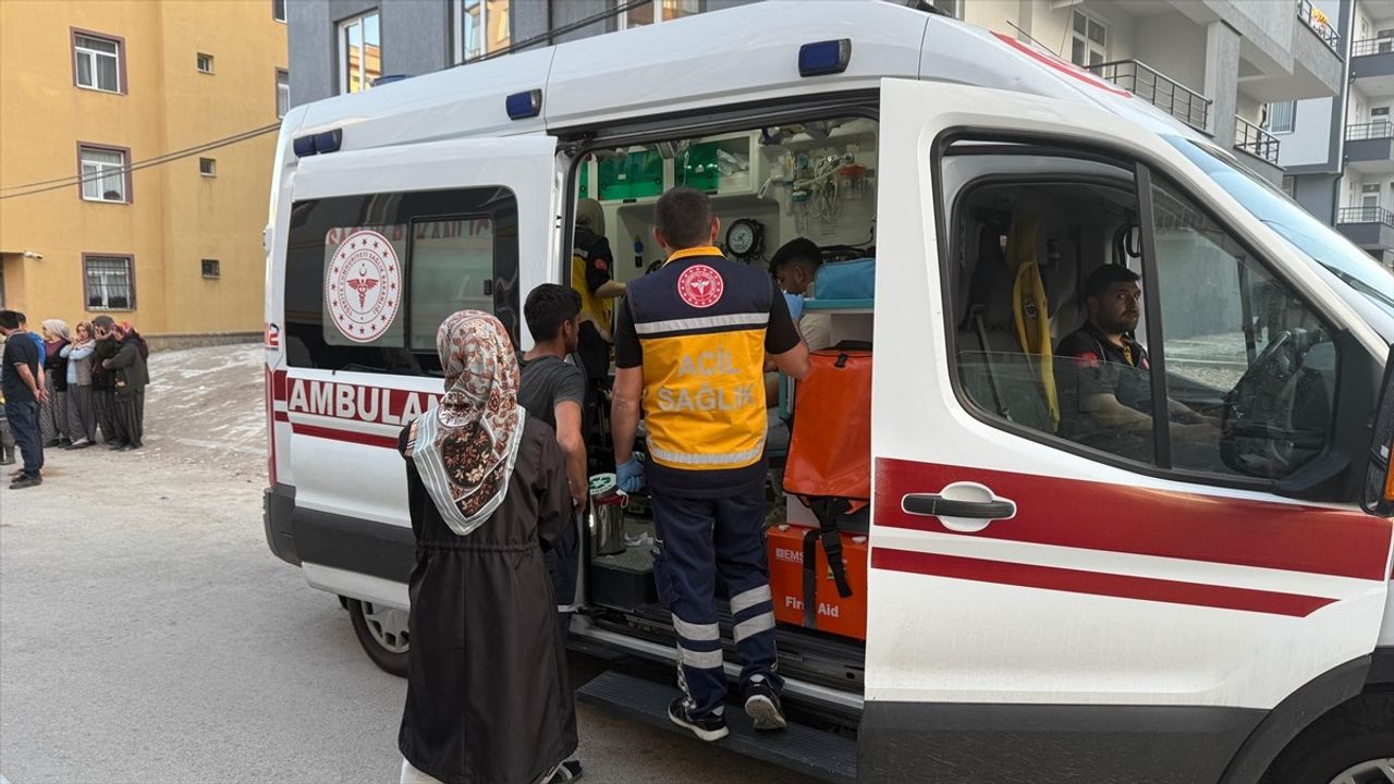 Konya'da Trafik Kazası: Park Halindeki Kamyona Çarpan Otomobilde İki Yaralı