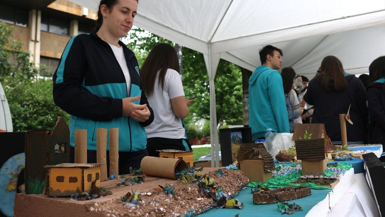 Kosova Uluslararası Maarif Okulları'ndan Priştine'de Bilim Fuarı