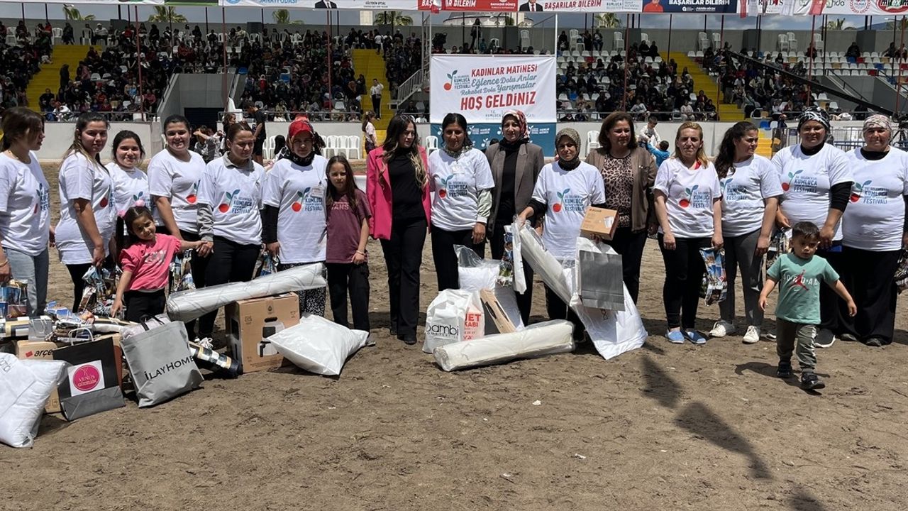 Kumluca'da Geleneksel Tarım ve Seracılık Festivali'nde Kadınların Özgüveni Öne Çıktı