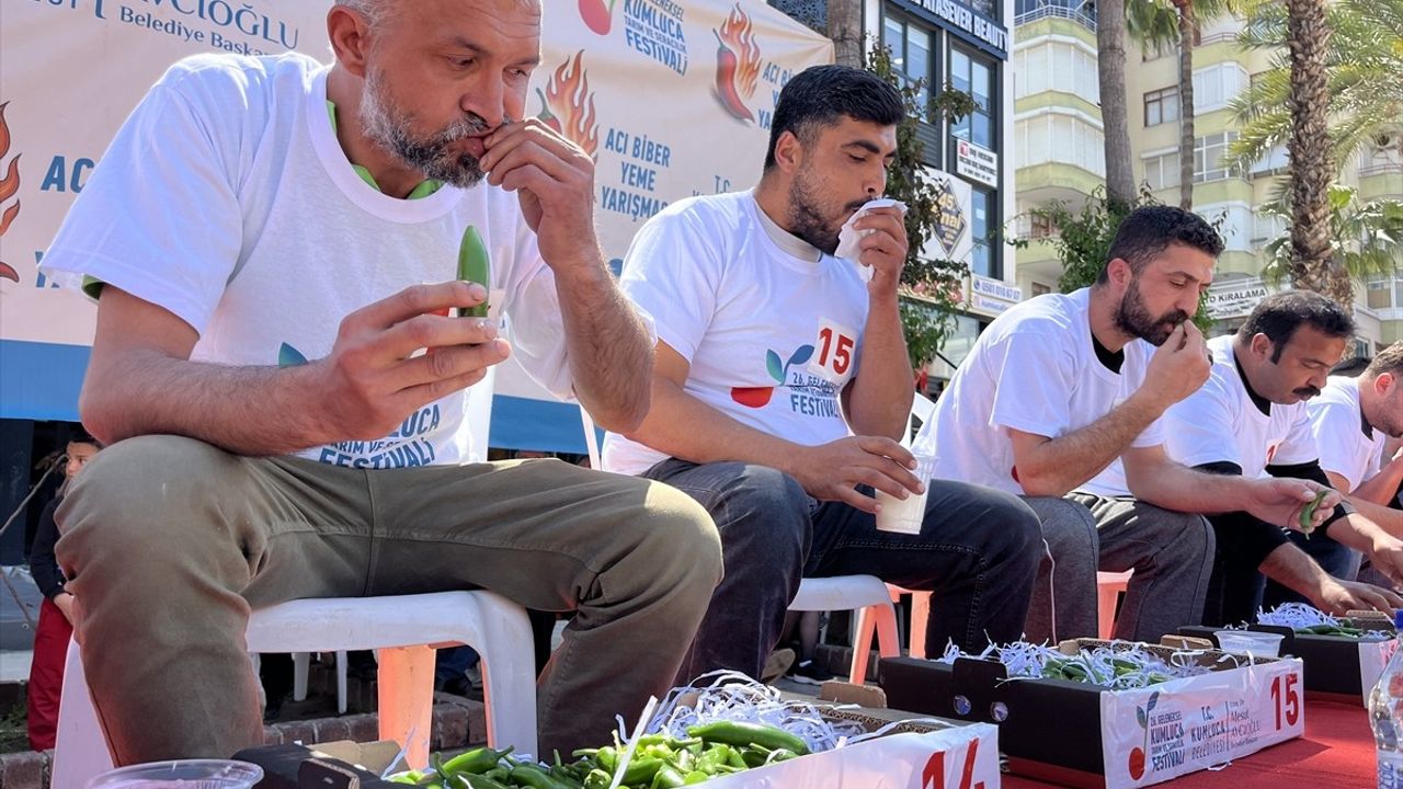 Kumluca Tarım ve Seracılık Festivali'nde Acı Biber Yarışması: Celal Demir Birinci Oldu