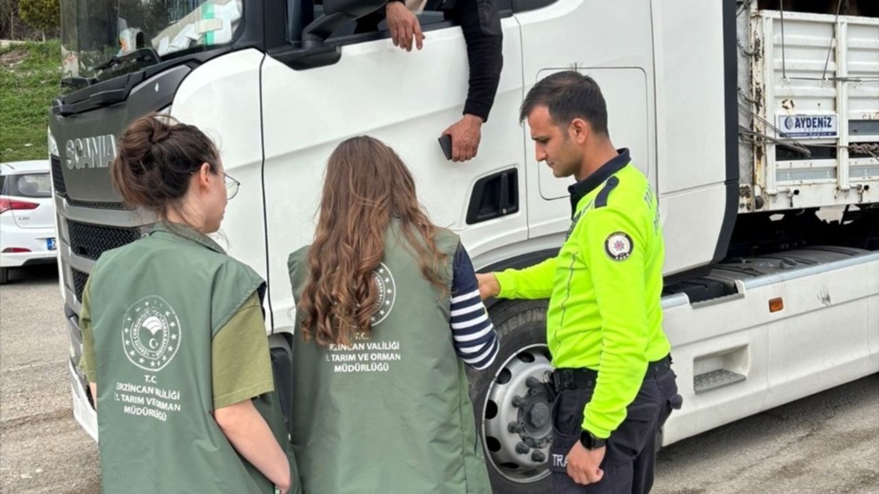 Kurbanlıklar Erzincan'da Denetleniyor: Doğudan Batıya Sevkler Kontrol Altında