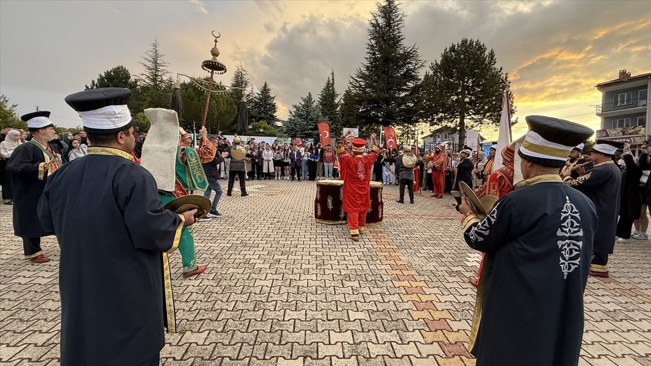 Kuruluştan Çanakkale'ye Tarih ve Medeniyet Gezisi Hayme Ana Türbesi'nden Başladı
