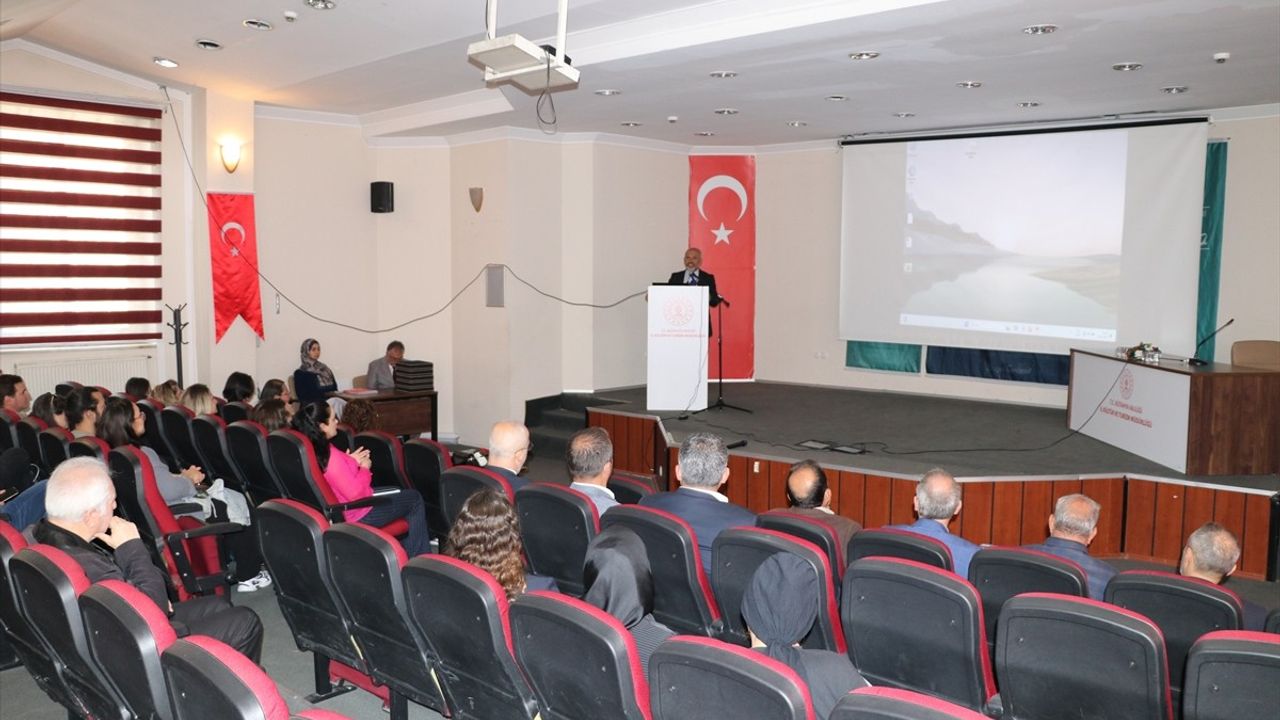 Kütahya'da Arkeolojik Kazılar ve Yüzey Araştırmaları Konferansı Düzenlendi