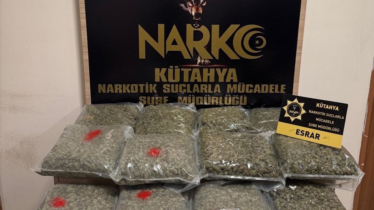 Kütahya'da Uyuşturucu Sevkiyatı: 15 Kilogram Esrar Ele Geçirildi