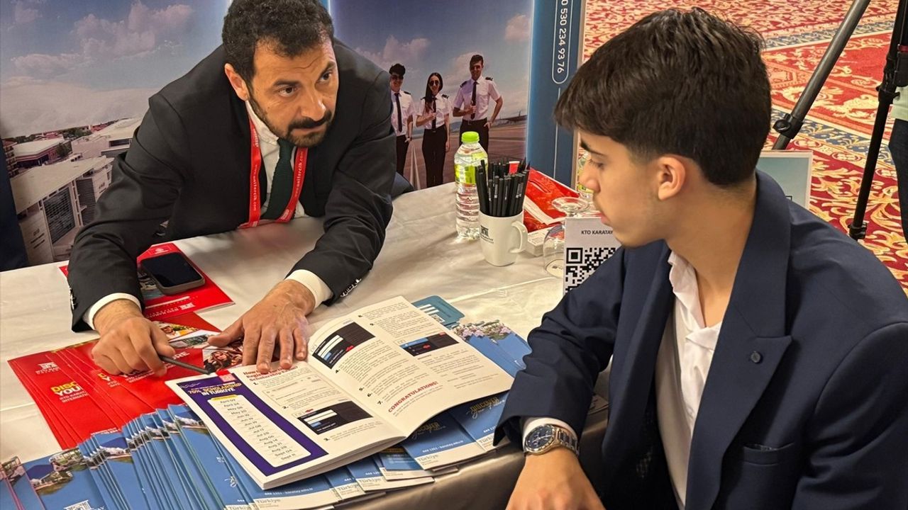 Libyalı Öğrenciler Türk Üniversiteleri Tanıtım Fuarı'na Yoğun İlgi Gösterdi