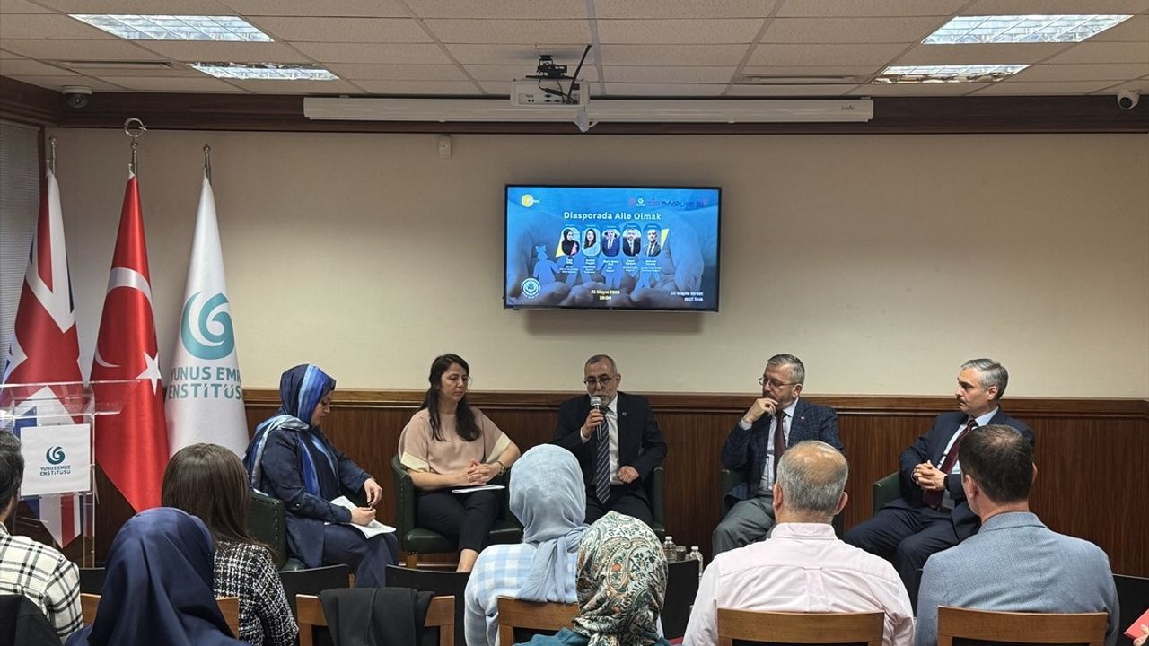 Londra'da 'Diasporada Aile Olmak' Paneli Gerçekleştirildi