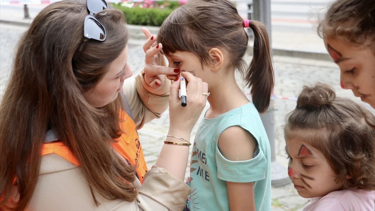 LÖSEV'in İyilik Tırı Trabzon'da Yardımlarda Bulundu