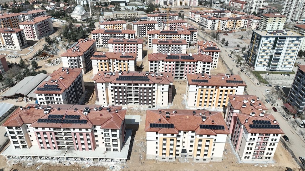 Malatya'da Deprem Konutlarının Yapımı Devam Ediyor