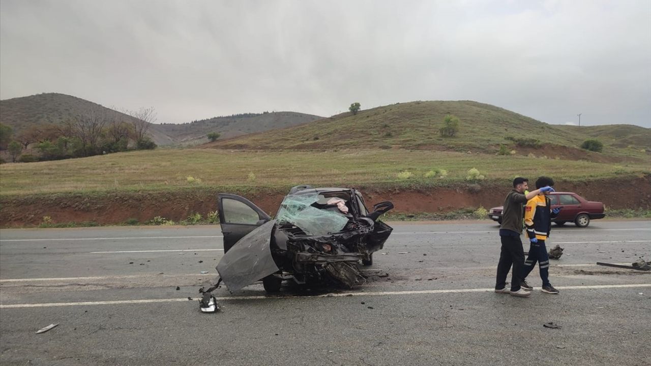 Malatya'da Otomobil Kazasında İki Kişi Hayatını Kaybetti, İki Kişi Yaralandı