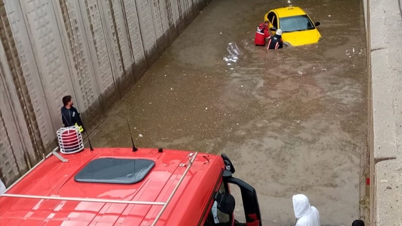 Malatya'da Sağanak Yağış Sonrası Evde Göçük Meydana Geldi