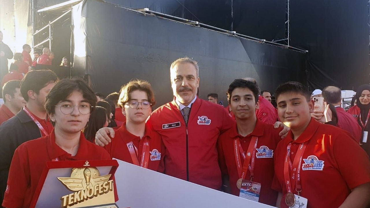 Malatyalı Öğrenciler TEKNOFEST KKTC'de Turizm Teknolojilerinde Birinci Oldu