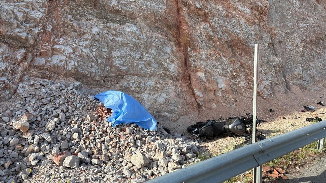Manisa'da Motosiklet Kazası: 1 Ölü, 1 Yaralı