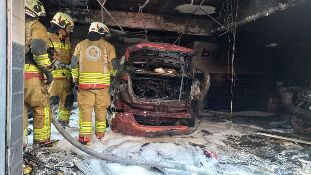 Manisa'da Oto Yıkamacıda Yangın: 1 Kişi Yaralandı