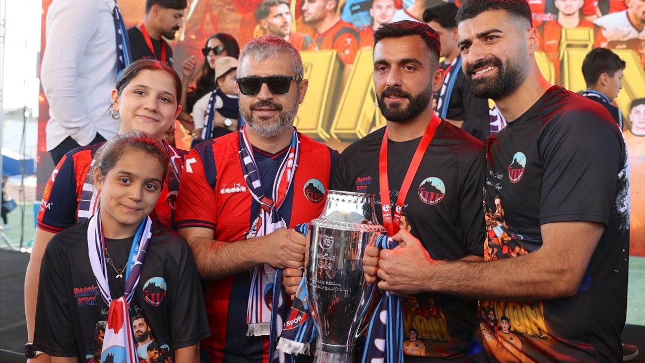 Mardin 1969 Spor, 2. Lig'e Yükselerek Şampiyonluk Kupasını Aldı