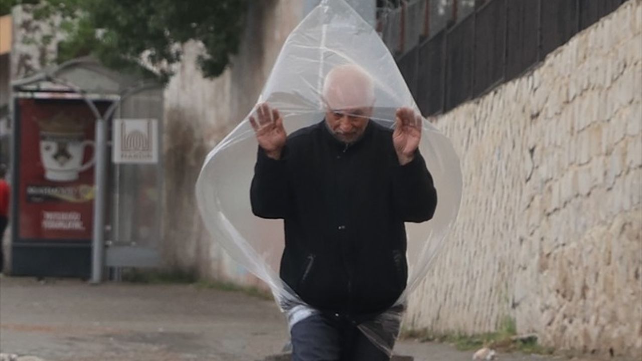 Mardin'de Sağanak, Fırtına ve Toz Taşınımı Etkili Oldu