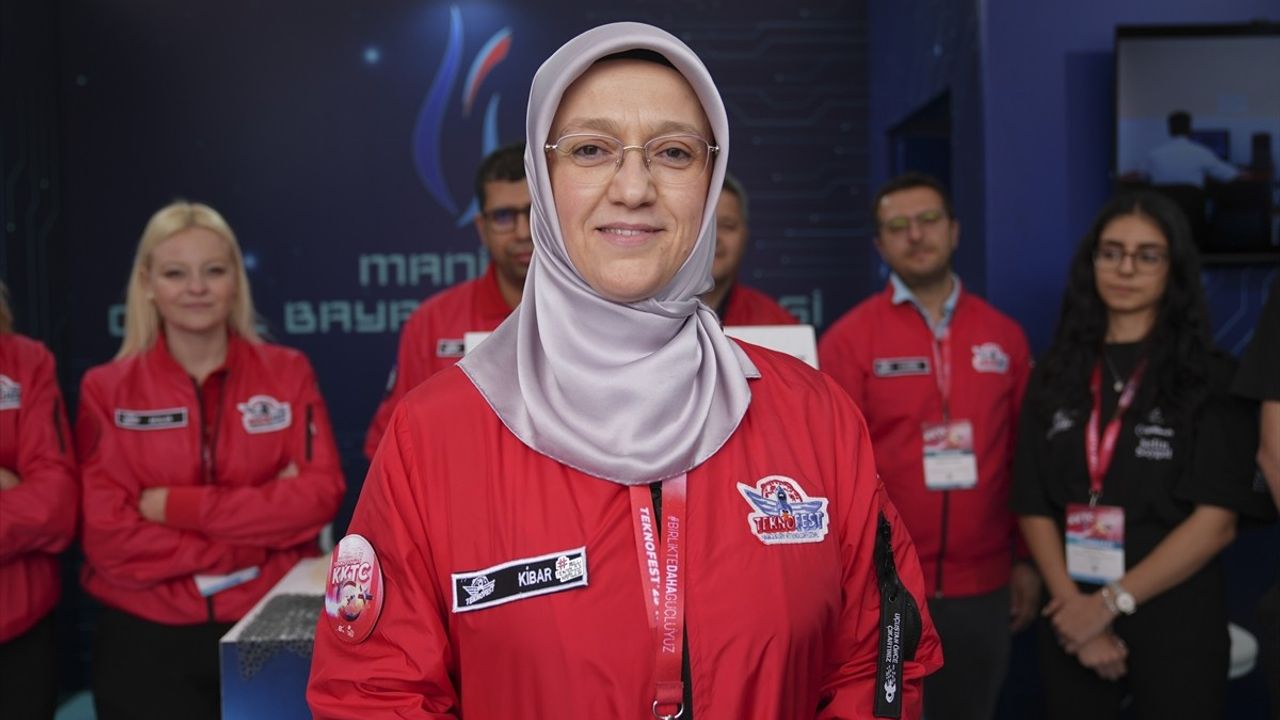 MCBÜ Öğrencilerinin Çözünebilir Balıkçı Ağı Projesi TEKNOFEST KKTC'de Birincilik Elde Etti