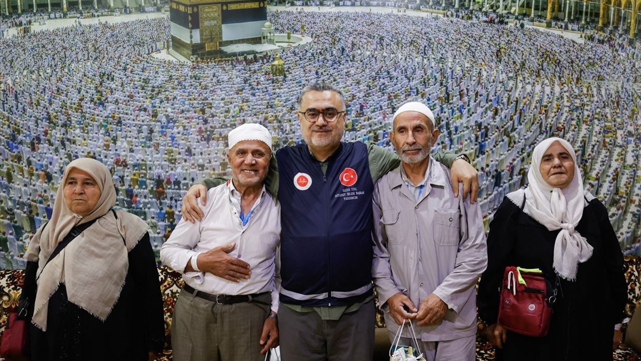 Mekke'de 25 Yıl Sonra Barışan İki Komşu