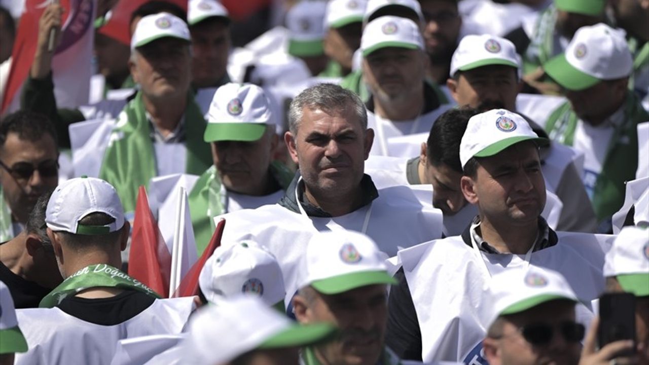 Memur-Sen, 1 Mayıs'ı Ankara'da Coşkuyla Kutladı