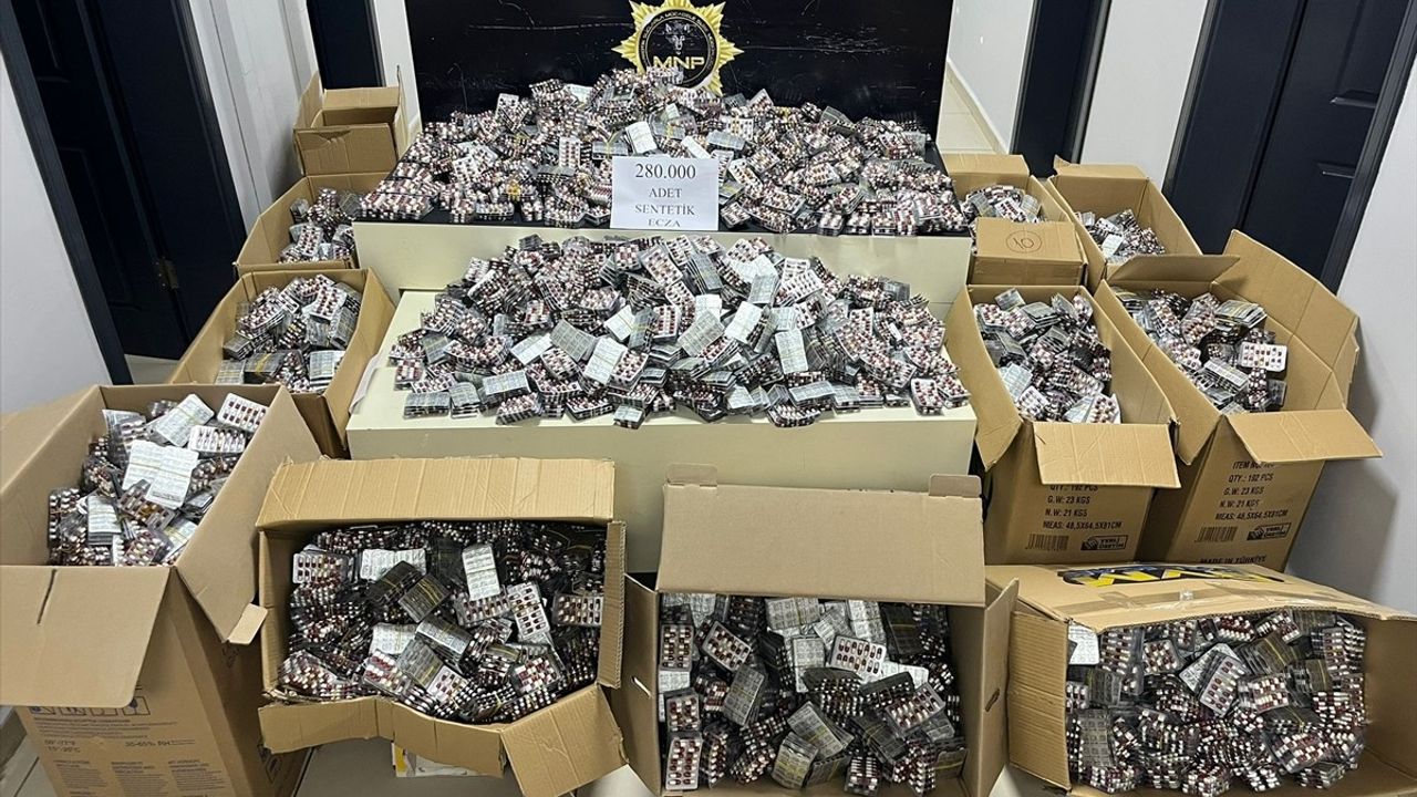 Mersin'de 280 Bin Sentetik Ecza Hapı Ele Geçirildi, İki Şüpheli Tutuklandı