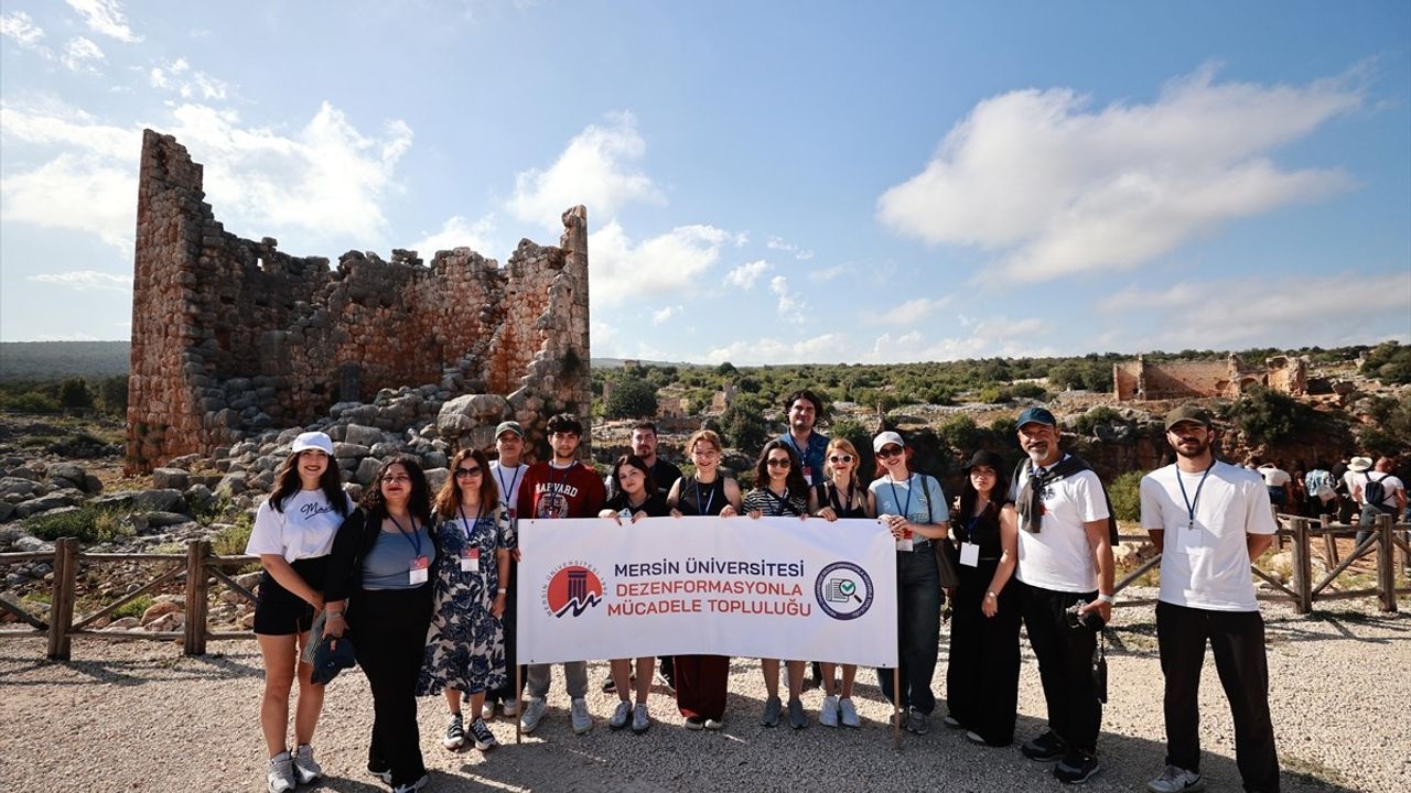 Mersin'de Öğrenciler Deniz Kaplumbağaları için Temizlik Yaptı