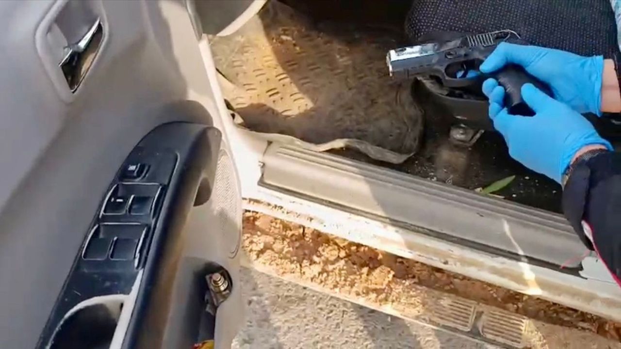 Mersin'de Ruhsatsız Tabancalar Ele Geçirildi, İki Şüpheli Gözaltında