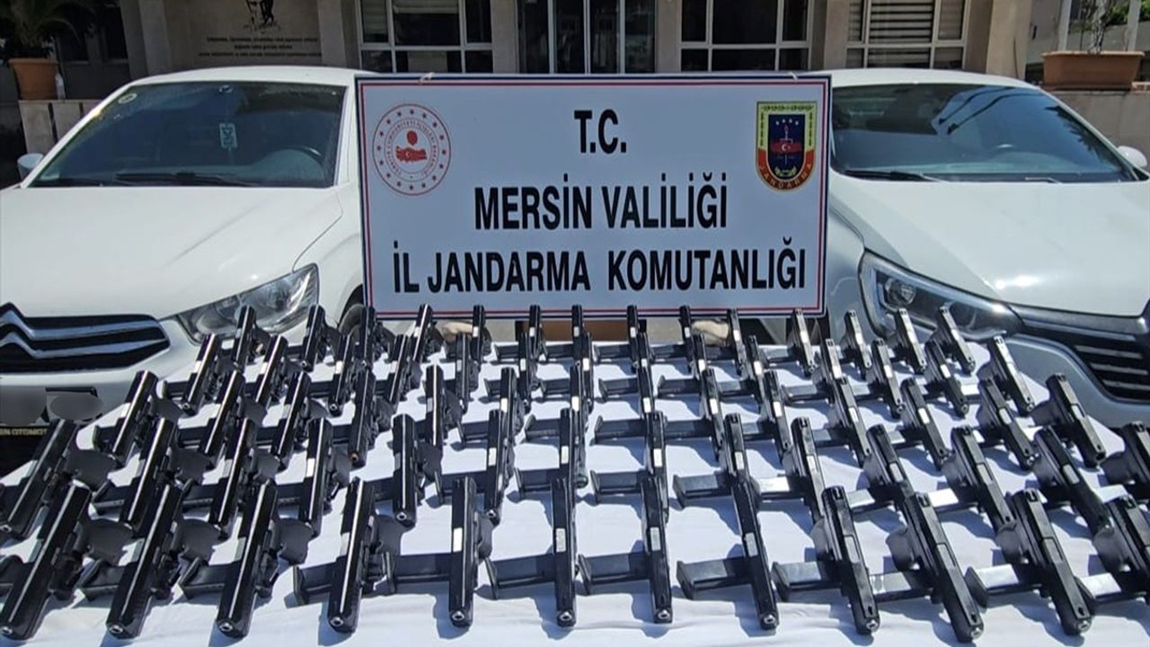 Mersin'de Silah Kaçakçılığı Operasyonu: 70 Ruhsatsız Tabanca Ele Geçirildi