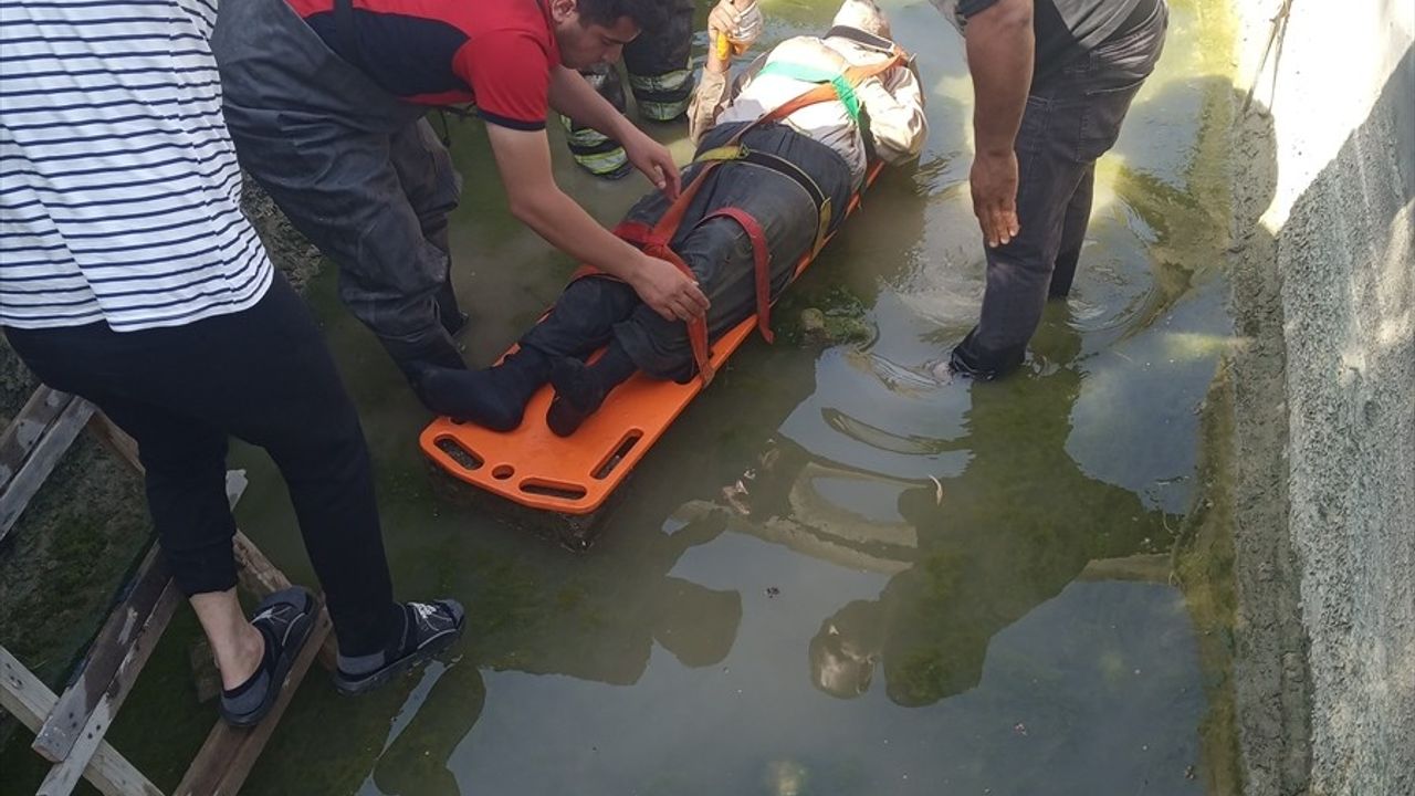 Mersin'de Sulama Kanalına Düşen Kişi İtfaiye Tarafından Kurtarıldı