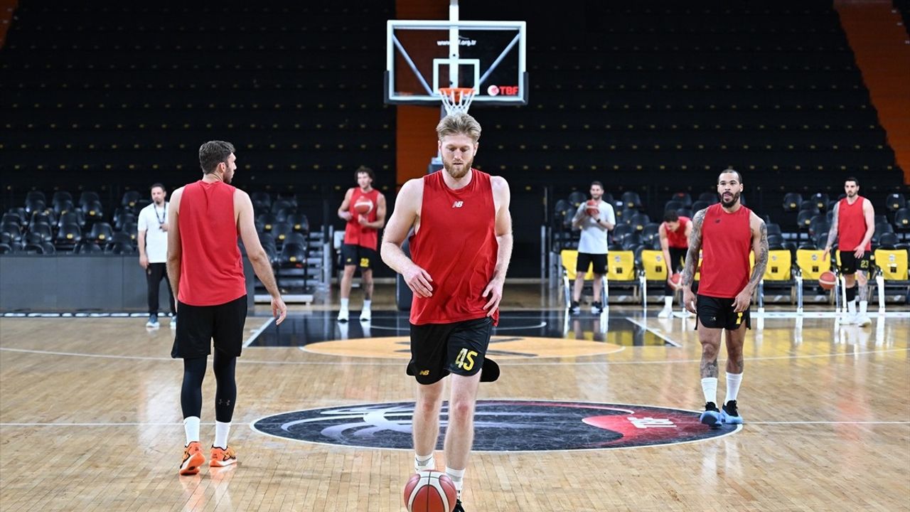 Mersin Spor, Anadolu Efes Maçına Hazırlıklarını Sürdürüyor