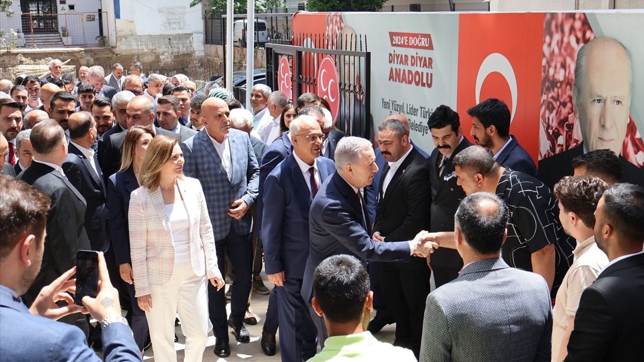 MHP Genel Başkan Yardımcısı Sadir Durmaz Adana'da Partisinin İl Başkanlığını Ziyaret Etti