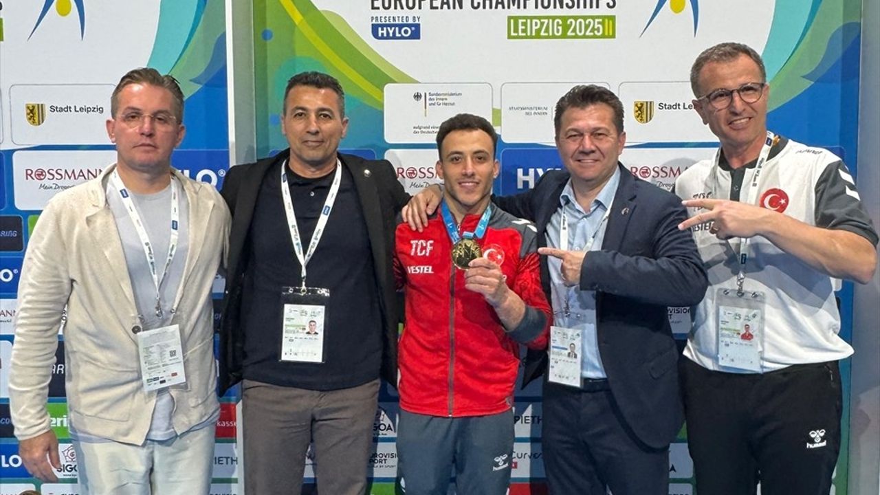 Milli Cimnastikçi Adem Asil, Almanya'da Altın Madalya Kazandı