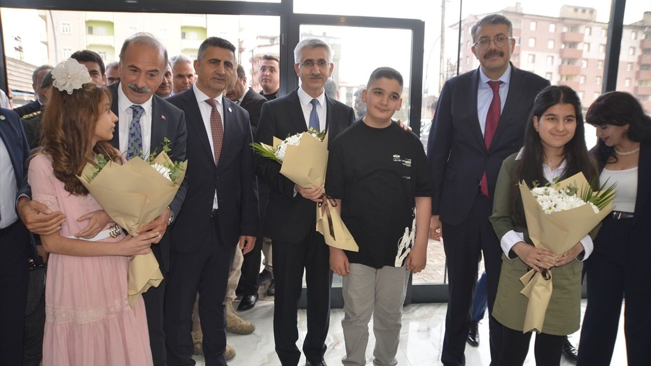 Milli Eğitim Bakan Yardımcısı Nazif Yılmaz, Hakkari Yüksekova'da Özel Gereksinimli Öğrencilerle Buluştu