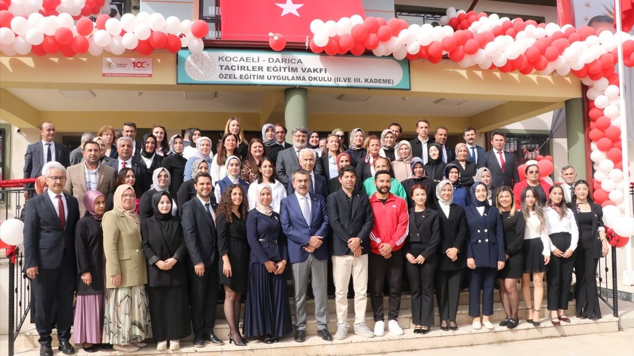 Milli Eğitim Bakanı Tekin, Darıca'da Özel Eğitim Okulunun Açılışına Katıldı