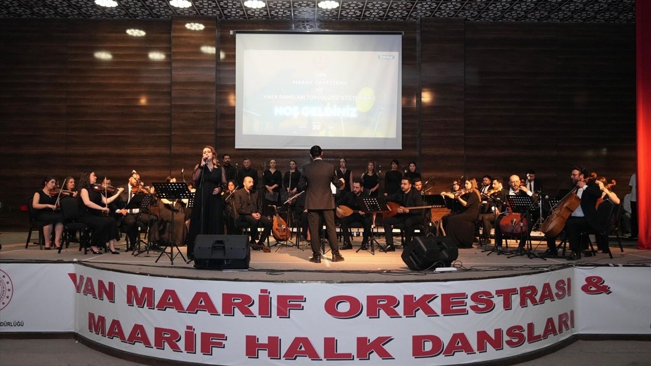 Milli Eğitim Bakanı Tekin, Van'da Öğretmenlerden Kultur Eserleri Duyurdu
